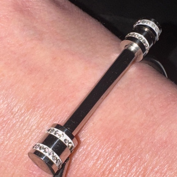 14k GOLD PLATED STAINLESS STEELE SCREW BANGLE BRACELET WITH RHINESTONES - Picture 5 of 7